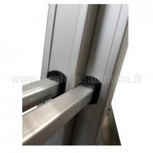Scala con fune 2 rampe 10 gradini e base regolabile particolare innesto gradini Scala con fune 2 rampe 10 gradini e base regolabile particolare innesto gradini