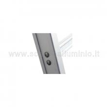 Scale con gabbia particolare del sistema di fissaggio dei gradini Scale con gabbia particolare del sistema di fissaggio dei gradini