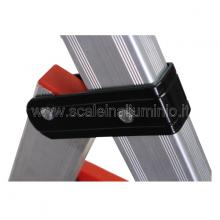 Sgabello in alluminio 4 gradini con vaschetta particolare Sgabello in alluminio 4 gradini con vaschetta particolare