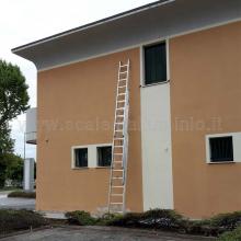 Scala con fune 4 rampe 8 gradini aperta a metà dimensioni reali; altezza struttura metri 7 circa