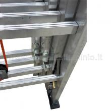 Scala con fune 4 rampe 8 gradini particolare vista dall'alto Scala con fune 4 rampe 8 gradini particolare vista dall'alto