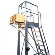 Scale a castello con montacarichi 8 gradini 2 mt con carico sollevato