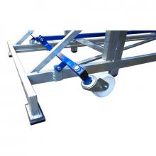 Scale a castello con montacarichi 8 gradini 2 mt con particolare blocco ruote a leva  Scale a castello con montacarichi 8 gradini 2 mt con particolare blocco ruote a leva