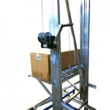 Scale a castello con montacarichi 8 gradini 2 mt particolare Scale a castello con montacarichi 8 gradini 2 mt particolare