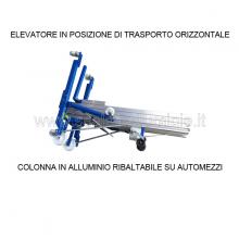 Sollevatore per materiali mod. 720 in posizione da trasporto ribaltabile Sollevatore per materiali mod. 720 in posizione da trasporto ribaltabile
