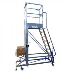 Scale a castello con montacarichi Scale a castello con montacarichi