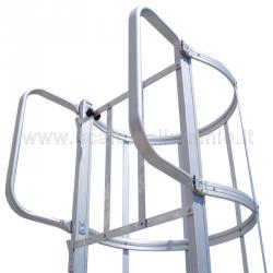 Scale in alluminio con gabbia di protezione Scale in alluminio con gabbia di protezione