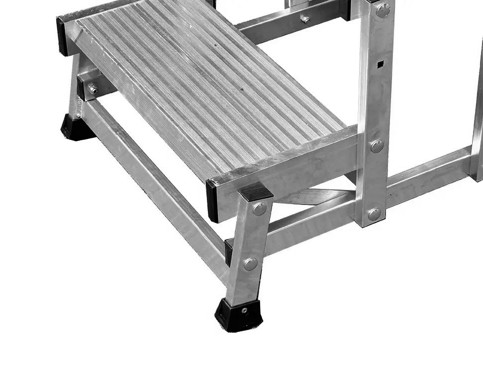 Sgabello in alluminio Mega