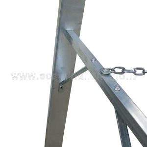 Scala in alluminio a salita singola apribile particolare catena antiapertura