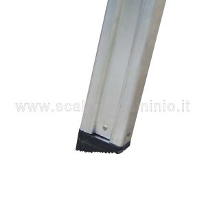 Scala in alluminio a salita singola apribile particolare piedino