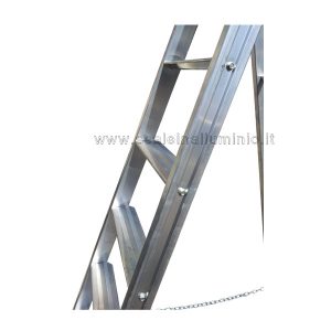 Scala in alluminio a salita singola apribile particolare gradini