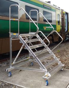 Scala a castello ikaro con 4 ruote da 150 mm utilizzo ferroviario