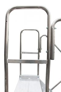 Scala a castello modello Ikaro con ruote maggiorate da 260 mm particolare pedana